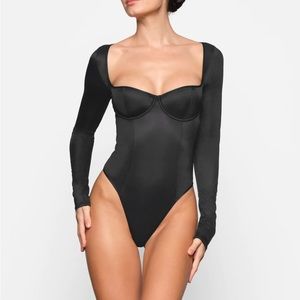 NEVER WORN- skims glissenette long sleeve bodysuit